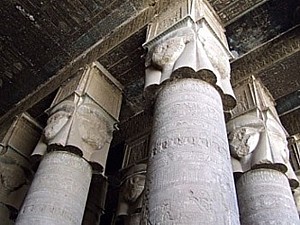 Columnas del templo de Hator Dendera