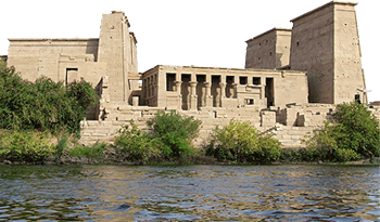 Templo dedicado a Isis en Philae Egipto en el Nilo