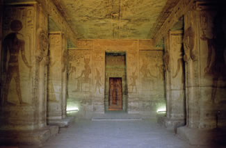 Sala Hipóstila del Templo de Hathor en Abu Simbel Egipto