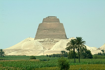 Vista de la Pirámide de Meidum